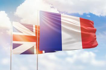 Drapeaux de la France et du Royaume-Uni