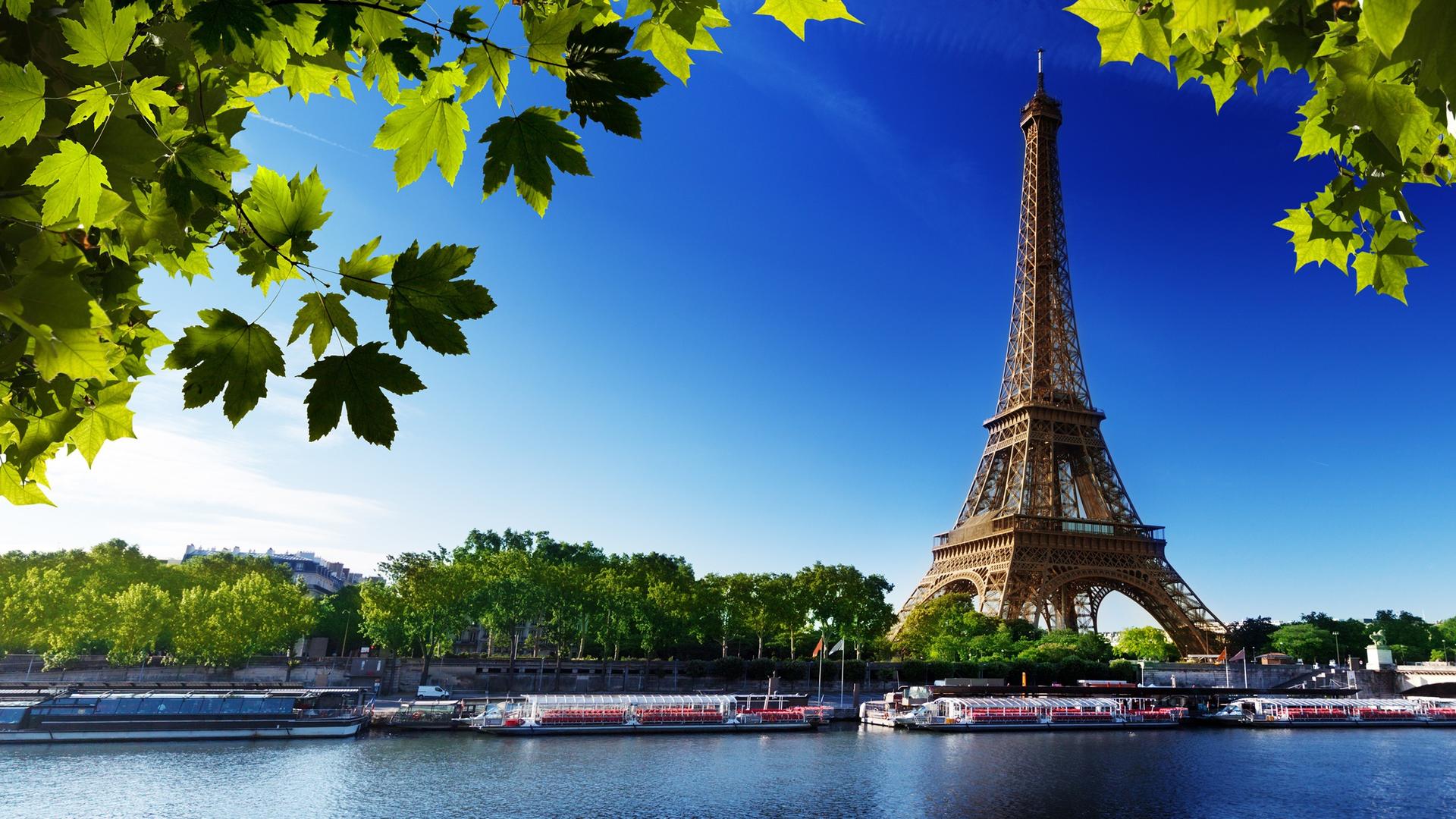 Tour Eiffel et bord de Seine
