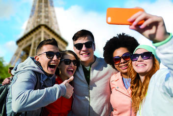 tour eiffel étudiants selfie