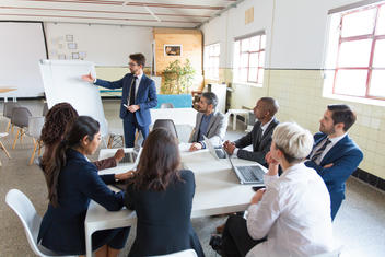 Réunion de travail dans une entreprise