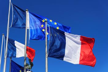 Drapeaux de la France et de l'Union Européenne