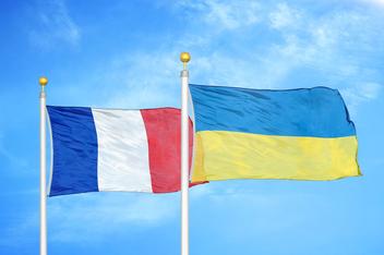 Drapeaux de la France et de l'Ukraine