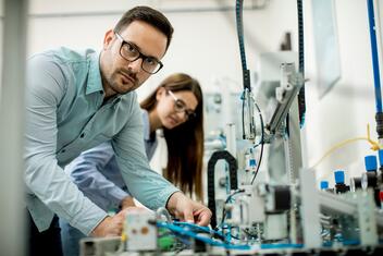 Jeunes ingénieurs en robotique