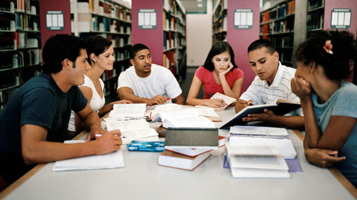 étudiants bibliothèque