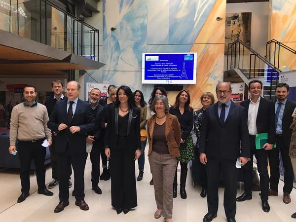 Participants au café-croissant consacré aux Territoires Palestiniens