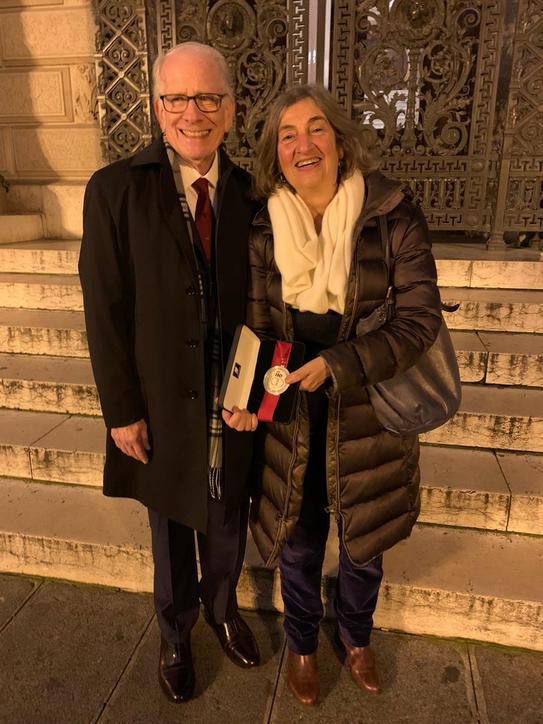 La médaille du centenaire de IIE décernée à Campus France La médaille du centenaire de IIE décernée à Campus France