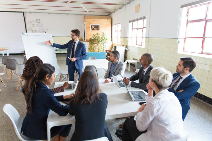 Réunion de travail dans une entreprise