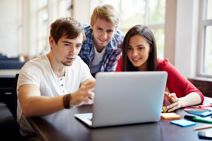 Etudiants qui s'inscrivent à une formation