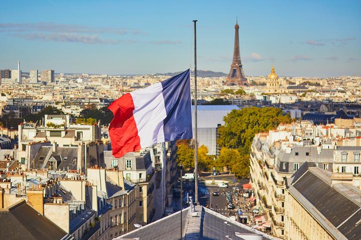 Drapeau français et tour eiffel