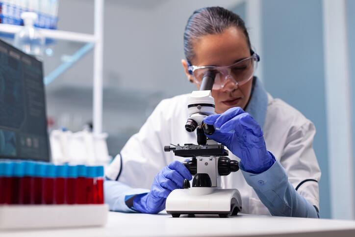 Chercheuse en laboratoire programme safe