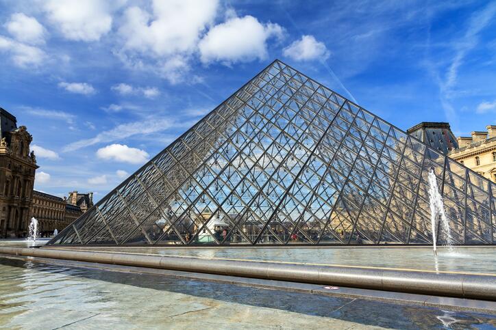 Pyramide du Louvre