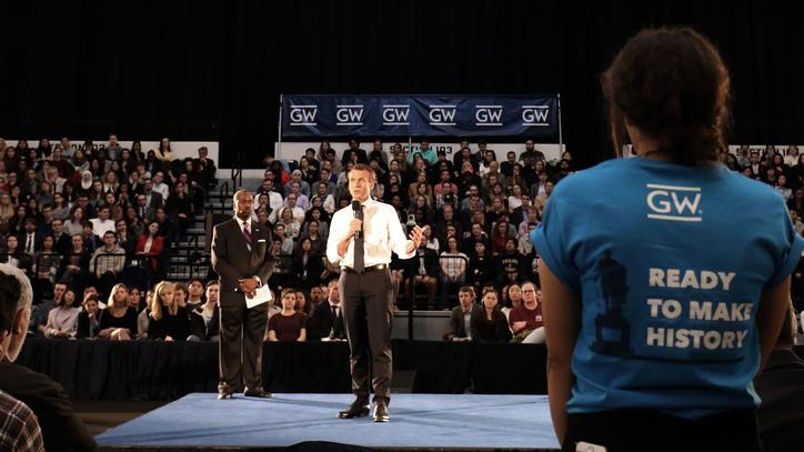 Emmanuel Macron s'adresse aux étudiants de la George Washington University, 25 avril 2018 Emmanuel Macron devant les étudiants américains à GWU George Washington University